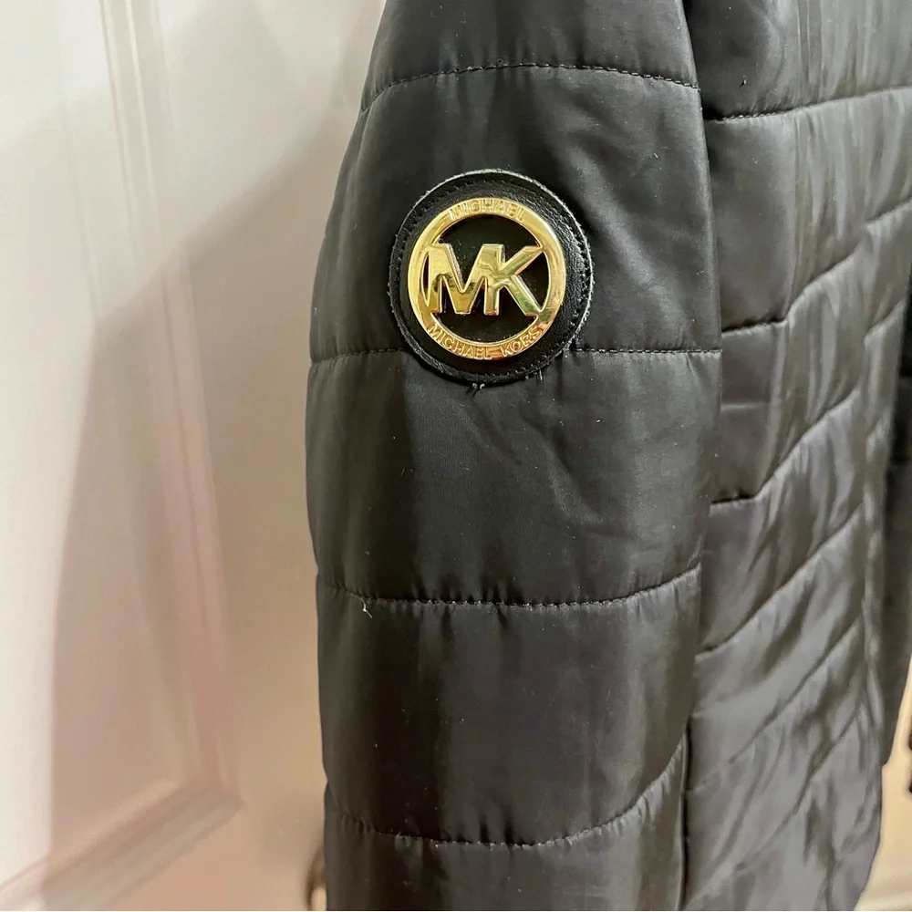 Michael Kors Women’s Black Cropped Puffer Jacket Size Medium